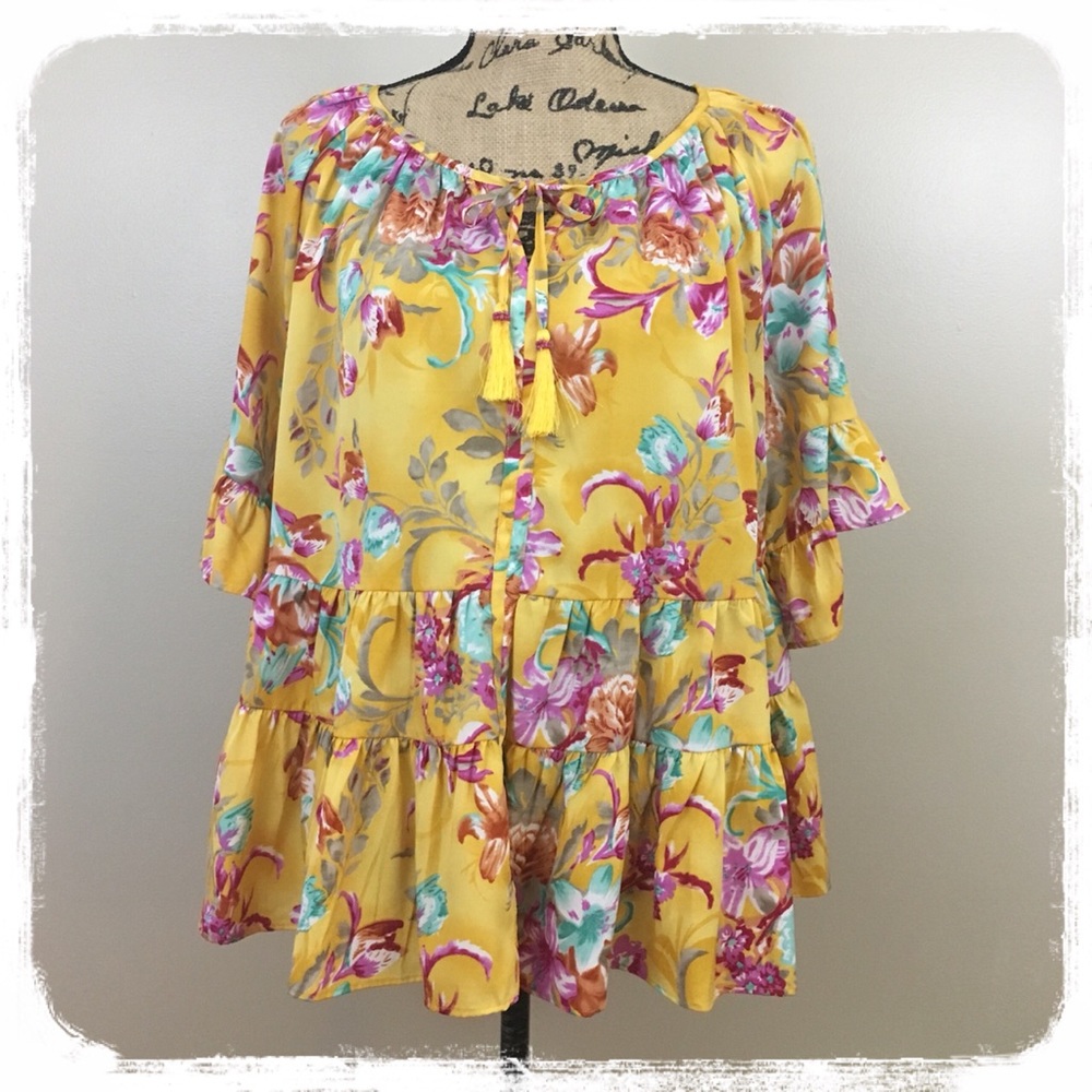 Chelsea & Theodore Yellow/Floral Flowy Top sz, L
